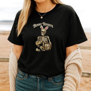 Maglietta gotica di Pasqua / maglietta grafica con coniglietto scheletro di Pasqua