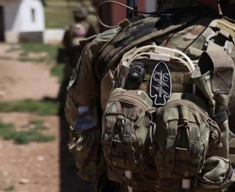 Parche de comando clandestino imagen 1