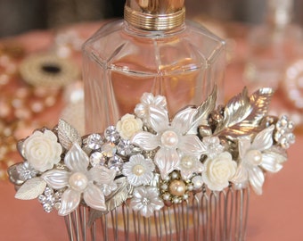 Vintage Bridal Hair Comb: Pearl Flower Rhinestone Wedding  display picture 3