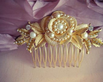 Gold Bridal Hair Comb,Vintage Genuine Pearls Comb,Golden Leafs Bridal Hairpiece Golden headpiece,Flower hair comb Wedding Swarovski crystals