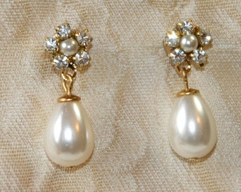 Pearl Bridal Earrings,Bridesmaids Earrings,Bridal Jewelry,Vintage Earrings, Rhinestone Earrings,Gold Post,Swarovski Crystals, Pearl Earrings