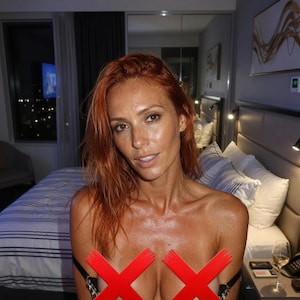 Rossana, wunderschönes, hyperrealistisches KI-Mädchen, 1 HD-Foto, 4 SD-Videos, sexy nackt (18+) Sofortiger Download!