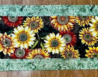 Handmade Sunflower Table Runner Floral Decor Farmhouse Kitchen Table Topper Sage Green Botanical Gift for Her Housewarming Gift