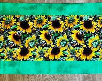 Handmade Sunflower Field Table Runner Yellow Floral Decor Farmhouse Kitchen Table Topper Green Border Gift for Her Housewarming Gift