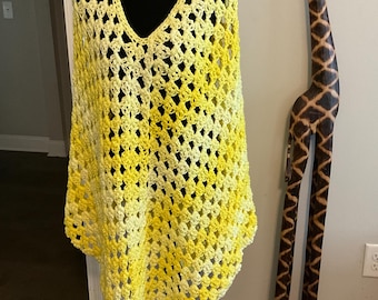 Gehaakte gele ombre poncho: handgemaakte oma vierkant gebreide omslagdoek