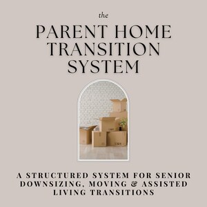 Könnte beinhalten: Der Text The Parent Home Transition System steht über und unter einer bogenförmigen Grafik. Innerhalb des Bogens sind mehrere braune Umzugskartons vor einer weißen Ziegelwand gestapelt. Der Text beschreibt ein System für Seniorenumzüge.