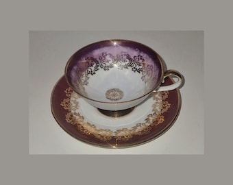 Bavaria Tasse und Untertasse, lila-goldenes Porzellan, florales Vintage-Dekor