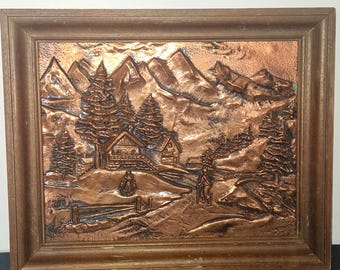 Vintage-Wandbild aus getriebenem Kupfer, gerahmtes Bergchalet-Motiv, Reliefbild aus gehämmertem Kupfer