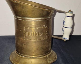 Antiker holländischer Milchkrug aus Messing, Melkkan-Porzellan, blau-weißer Henkel, Stil, Landhausdekor