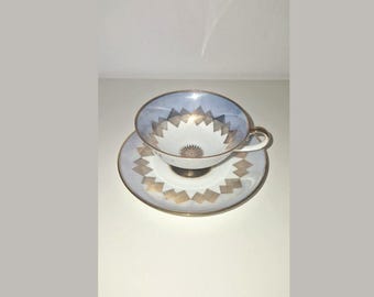 Bavaria Porzellantasse und Untertasse mit geometrischem Vintage-Dekor in Gold und Blau.