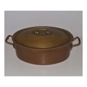 Caçarola oval francesa antiga de cobre, estilo daubière, com tampa e alças de latão.