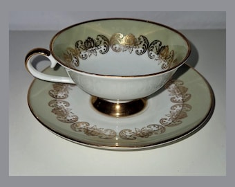 Tasse und Untertasse aus bayerischem Porzellan, pastellgrün, mit floralem Vintage-Golddekor