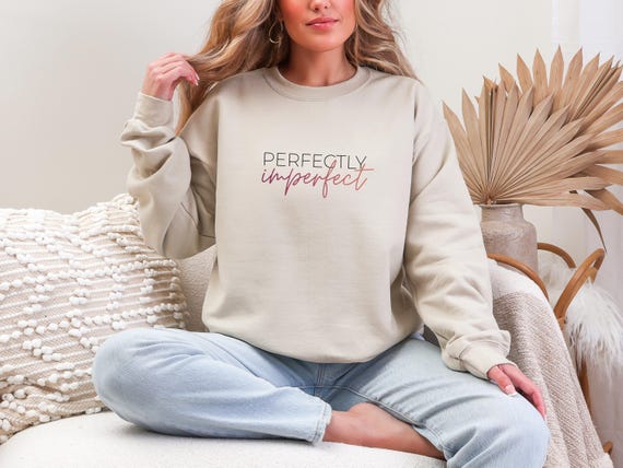 Perfectly Imperfect Sweater – Unisex Pullover – Lässiger Statement Sweater – Geschenkidee für alle Anlässe – everyday sweatshirt
