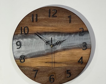 Relojes de madera maciza hechos a mano: diseños en nogal negro, nogal americano y epoxi. Tamaños personalizados disponibles.
