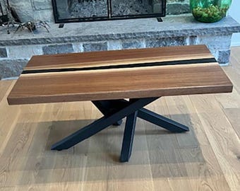 Mesa de centro River con borde natural y epoxi, hecha a mano en nogal negro, mesa de centro personalizada, muebles rústicos modernos, mesa River a medida