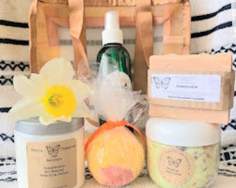 Honeysuckle Spa Set, Honeysuckle, Honeysuckle Gift Set, Honeysuckle Bath Set, Gift for Her, Bath Gift Set, Spa Gift Set, Bridal Shower Gift