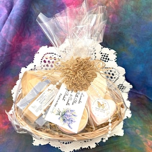 Lavender Bath Bliss Spa and Candle Gift Basket, Lavender Spa Gift Basket, Lavender Bath Gift Set, Lavender Spa Basket, Lavender Gift Set
