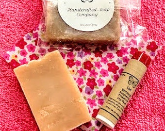 Honeysuckle Mini Spa Gift Set, honeysuckle, mini spa gift set, stocking stuffer, spa gift set, party favor, soap gift set, lip balm gift set