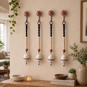 Campana de cerámica hecha a mano para colgar / Decoración de pared de macramé estilo boho, acento rústico