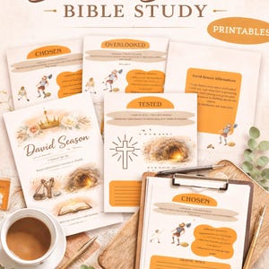 Puede incluir: Una colección de imprimibles "David Season Bible Study". El diseño presenta ilustraciones, texto y una taza de café. Los imprimibles incluyen las palabras "Chosen", "Overlooked" y "Tested". La frase "Guided Bible Study Printables" también es visible.
