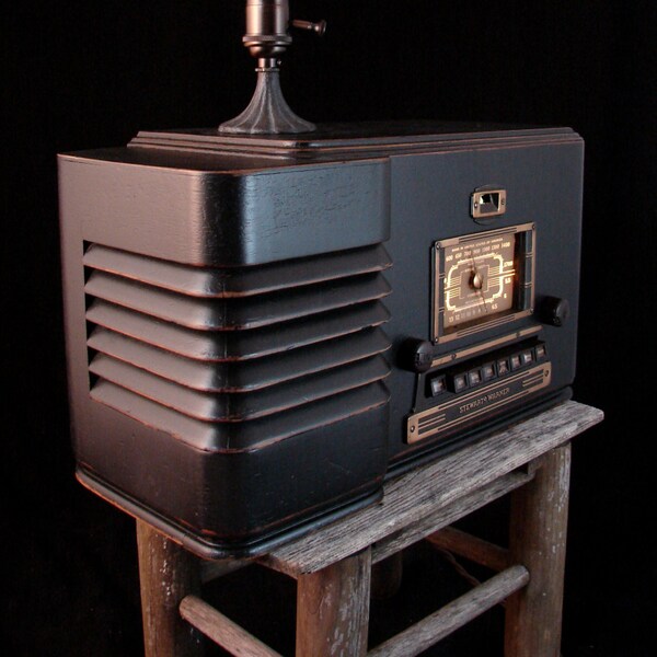 Upcycled Vintage Radio with LEDs and Bluetooth