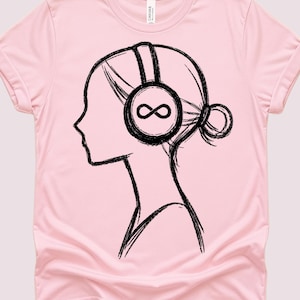 May include: A trio of ceramic storage canisters with lids, adorned with a blue and white floral design. The largest canister is about 20 cm tall. Ideal for storing kitchen essentials.