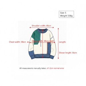 以下が含まれることがあります： パッチワークデザインの白、緑、青のセーター。肩幅は48cm、胸囲は98cm、袖丈は56cmです。セーターの重さは538gで、サイズはSです。
