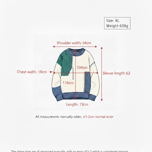 以下が含まれることがあります： XLサイズのセーター、重さ638g。緑、青、クリーム色のカラーブロックデザイン。肩幅54cm、胸囲18cm、袖丈62cm、着丈73cmです。