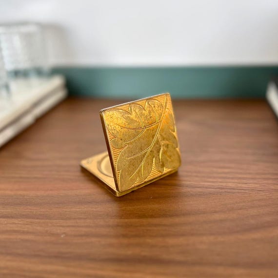 Vintage Mid-Century Gold Powder/Mirror Compact, Elizabeth Arden Gold Leaf Etched Design