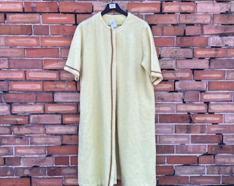 vintage 60s/70s plush yellow robe / l xl extra large