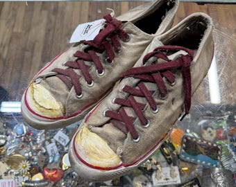 Vintage 50s thrashed low rise converse canvas sneakers / m8.5