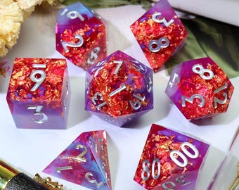 Juego de dados de resina con lámina dorada, color púrpura y rojo, dados poliédricos hechos a mano con bordes afilados para juegos de rol de mesa (DnD TTRPG), regalos para él.