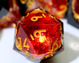 Juego de dados Geode de 7 piezas, dados de borde afilado, ventanas de geoda rojo brillante, capas de dados poliédricos negros y dorados para juegos de rol y D&D.