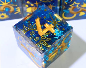 Cuerpo celeste azul y dorado / Dados Art Core / D6 1 pieza / Dados de resina de borde afilado para juegos de rol / Regalos de dados para amigos - 1 unidad