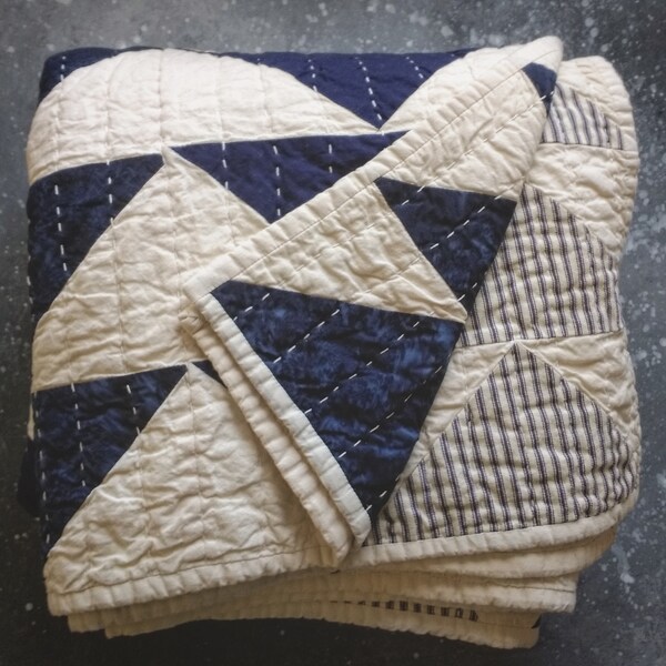 Geométrico Índigo azul Flying Geese lap size Quilt azul marino tictac moderno Folk Americana Farmhouse Decor Country Hand Quilted Cozy Cottage