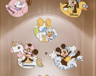 ディズニー・クルーズのパーソナライズされたマグネット – プールフロートキャラクターのドアデコレーション