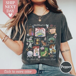 Puede incluir: Juego de tres tazas de cer&aacute;mica con acabado mate moteado. Las tazas son de color crema, gris claro y gris oscuro. Cada taza tiene un dise&ntilde;o simple y minimalista.