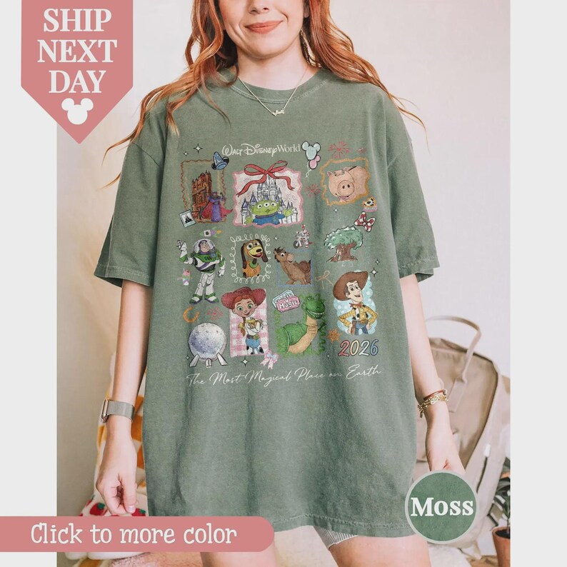 Camiseta de Toy Story de Walt Disney World con colores cómodos, viaje de vacaciones familiares 2026, camiseta de Woody y Buzz Lightyear, camiseta del Castillo Mágico de Coquette Bow imagen 4