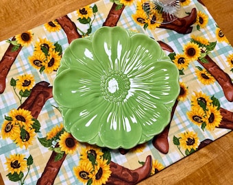Set of Four Reversible Fabric Placements / Sunflower & Bunblebees / Perfect for Spring thru Fall