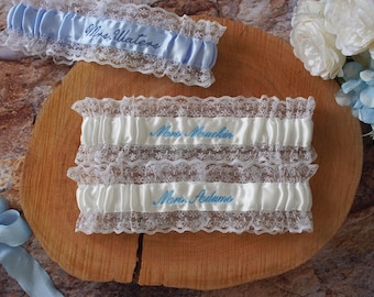 Gepersonaliseerde kanten bruidskousenband met geborduurde naam en datum, een tijdloze aandenken voor je trouwdag