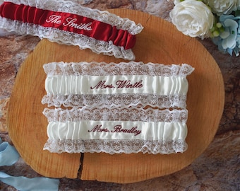 Liga nupcial de encaje personalizada con nombre y fecha bordados a medida, un recuerdo imperecedero para el día de tu boda.
