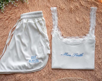 Aangepaste geborduurde naam tanktop, pyjamashirt bruid, kanten cami voor vrijgezellenfeest, bruidsdouchecadeau, team bruid nachtkleding