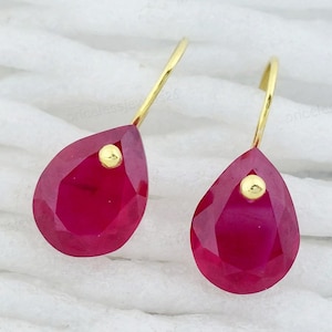Droppformade päron-solitaireörhängen med simulerad rubin, 14K guldpläterad sterlingsilver med hysklås