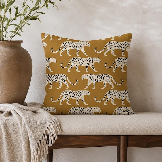 Senf Leopard Kissenbezug - Großkatze Kissenbezug, Safari Wohnzimmer Akzent, Maximalist Wohnkultur, Tier Print Liebhaber Geschenk