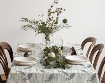 Weiche Salbei Reiher Tischdecke - Sumpfvogel Küchen Tischdecke, Frühlings Brunch Esszimmer Dekor, Japandi Küsten Tischlandschaft, Neutrales Gastgeschenk