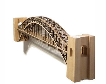 Het lasercut model van de Hell Gate Bridge