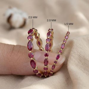 Anillo apilable delicado de oro con rubí / Anillo de eternidad con rubí natural talla marquesa y redonda / Regalo de aniversario con piedras preciosas para ella / Piedra de nacimiento de julio