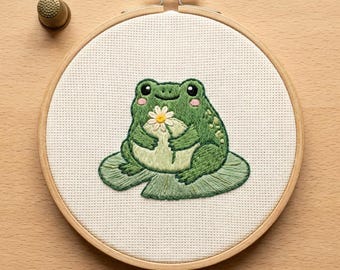 Frog Daisy Embroidery Kit – Whimsical Cottagecore Nature Craft (Beginner Friendly)