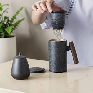 Taza de té japonesa de gres con infusor y asa de madera (300 ml)