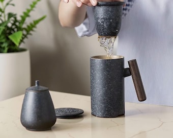 Japanese Stoneware Tea Mug with Infuser and Wooden Handle (300ml)